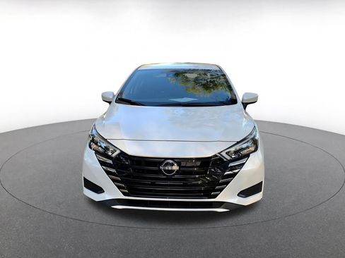 Used 2025 Nissan Versa SV image 2