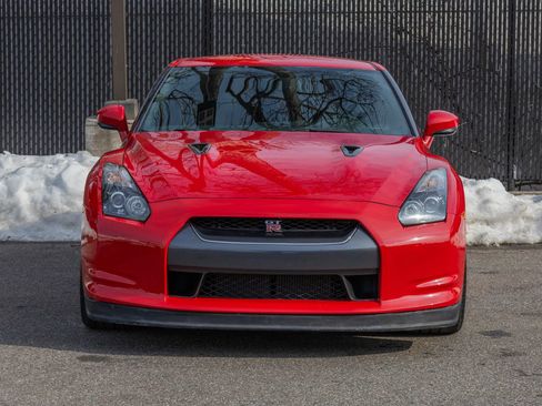 Used 2010 Nissan GT-R Premium image 11