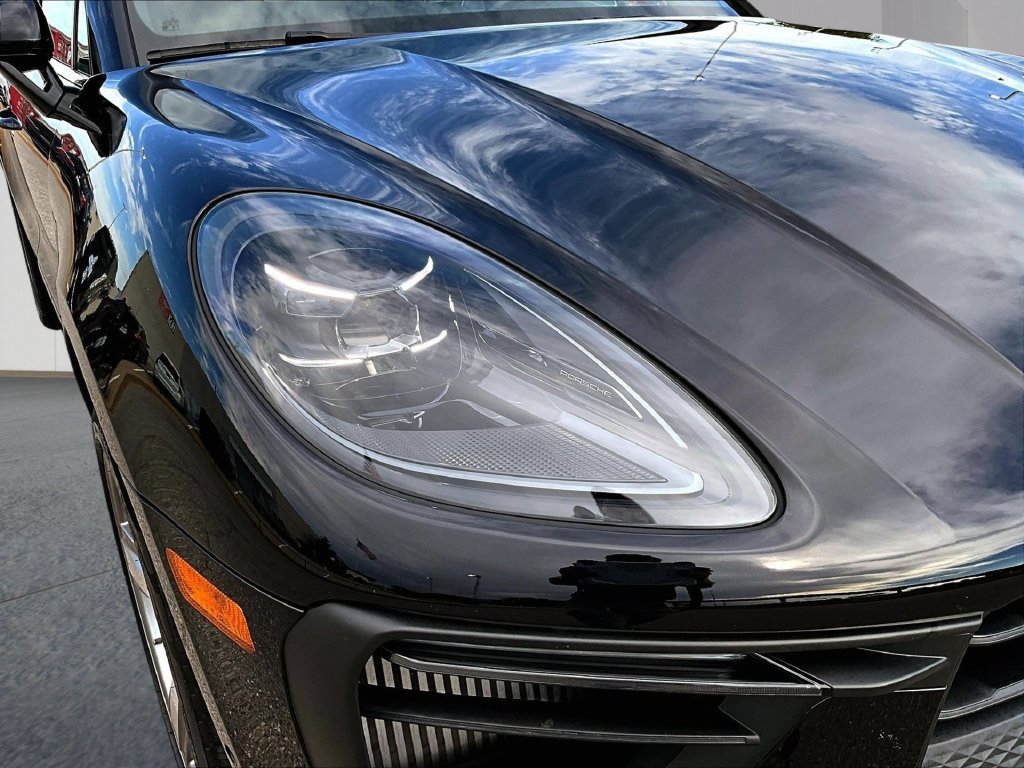 Certified 2026 Porsche Macan S AWD/4WD image 12
