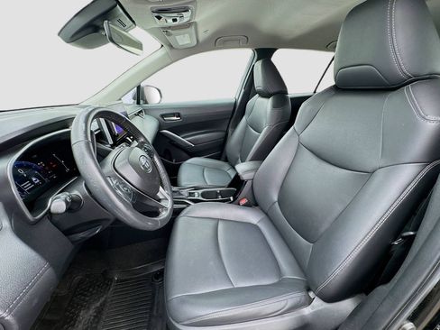 Used 2023 Toyota Corolla Cross XLE image 13