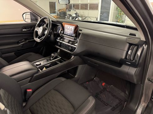 Used 2022 Nissan Pathfinder SV image 38