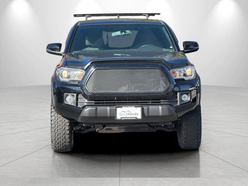 Used 2016 Toyota Tacoma TRD Off-Road w/ Premium & Technology Package AWD/4WD image 10
