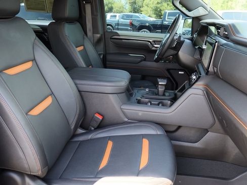 Certified 2025 GMC Sierra 1500 AT4 w/ AT4 Premium Package AWD/4WD image 29