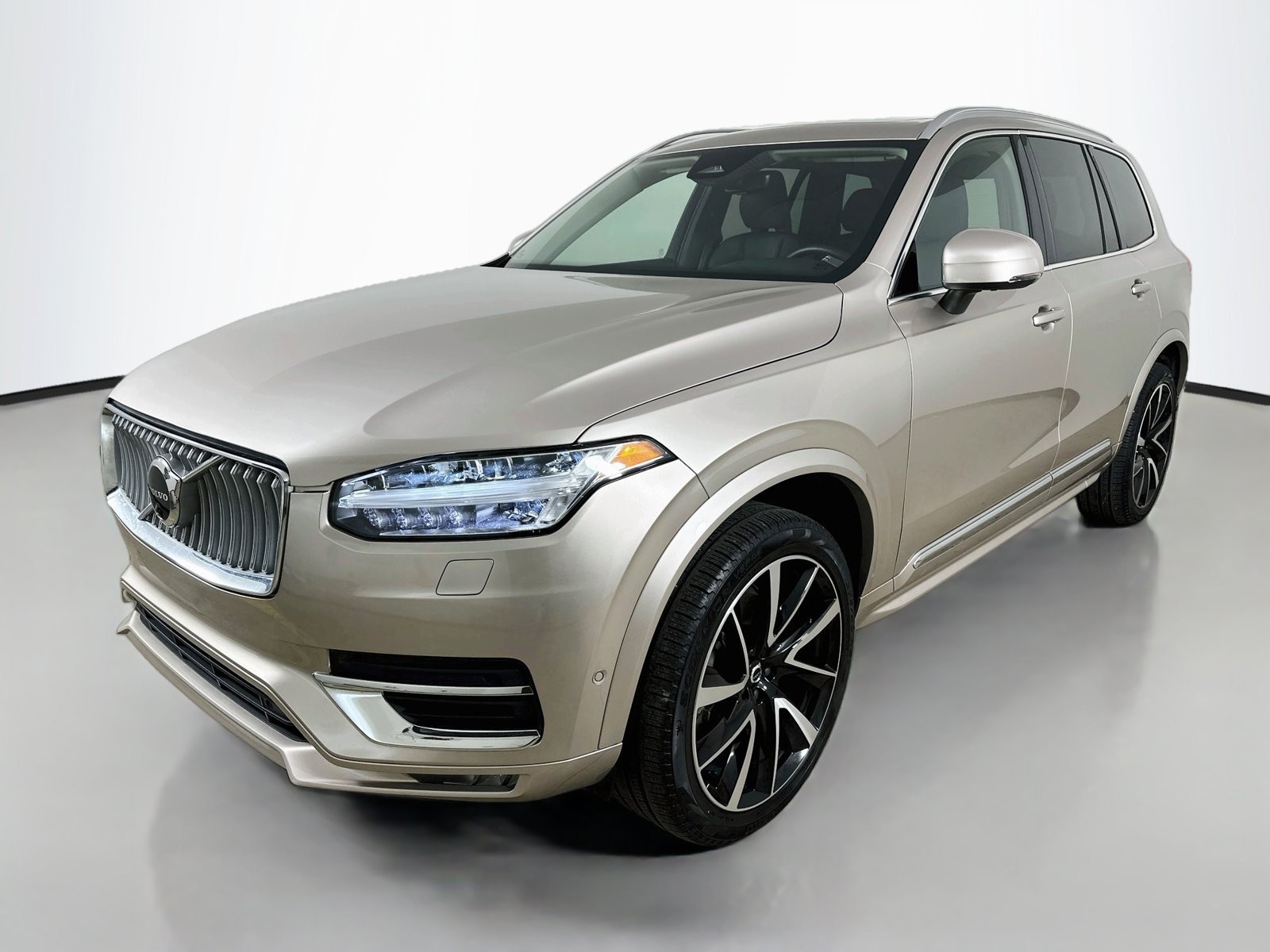 Used 2025 Volvo XC90 B6 Plus w/ Protection Package Premier AWD/4WD image 1