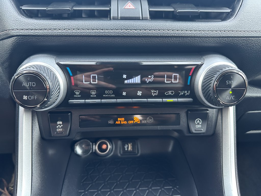 Used 2025 Toyota RAV4 XLE AWD/4WD image 18