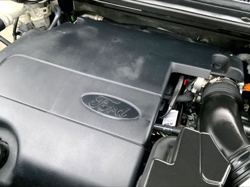 Used 2017 Ford Explorer XLT w/ Equipment Group 202A FWD image 29