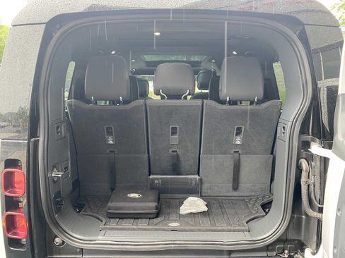 Used 2023 Land Rover Defender 130 X-Dynamic SE AWD/4WD image 32