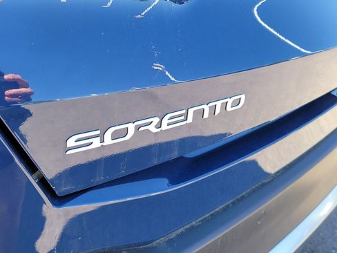 Used 2024 Kia Sorento S FWD image 7