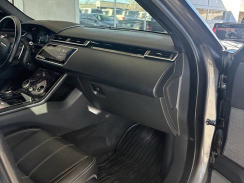 Used 2019 Land Rover Range Rover Velar R-Dynamic SE image 17