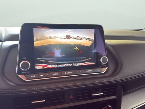 Used 2025 Nissan Rogue SV FWD image 19
