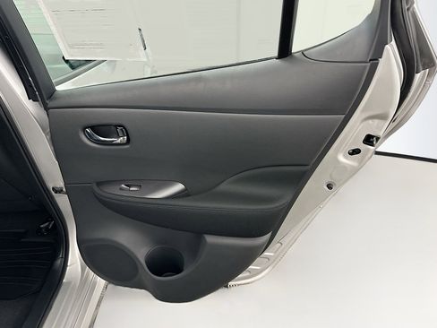 Used 2025 Nissan Leaf S image 30