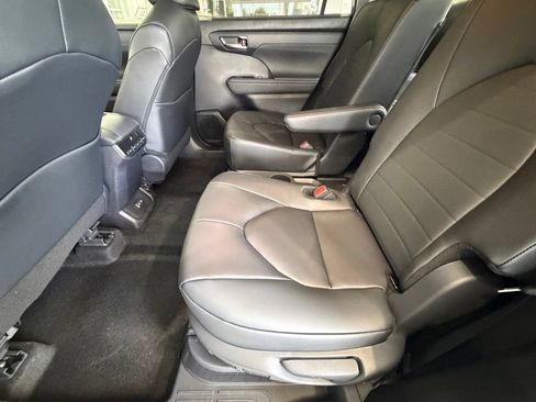 New 2026 Toyota Highlander XLE AWD/4WD image 30