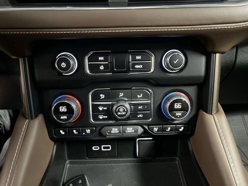 Certified 2022 Chevrolet Tahoe High Country AWD/4WD image 18