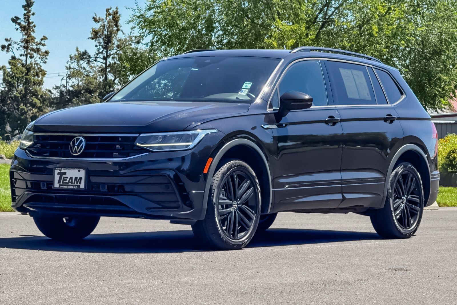 Used 2022 Volkswagen Tiguan SE R-Line AWD/4WD image 9