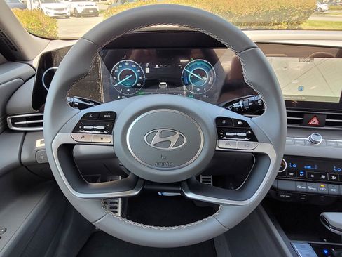 New 2025 Hyundai Elantra SEL image 21