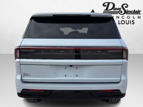 New 2025 Lincoln Navigator Reserve image 6