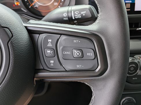 Used 2025 Jeep Gladiator Mojave w/ Convenience Group AWD/4WD image 24