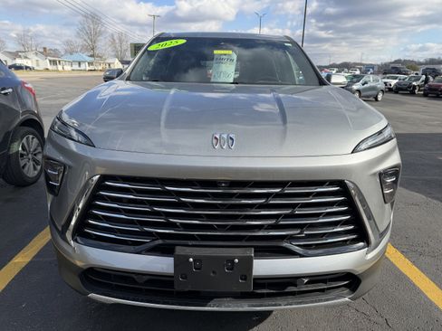 Used 2025 Buick Enclave Preferred image 6