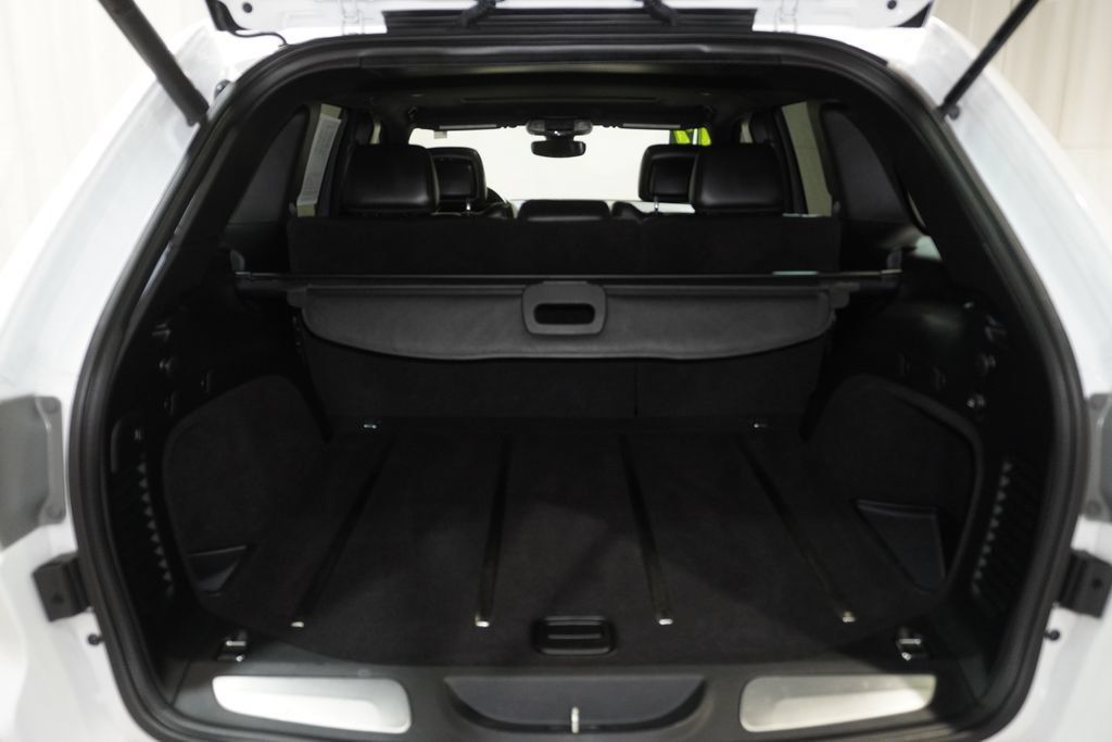 Used 2017 Jeep Grand Cherokee Limited AWD/4WD image 7