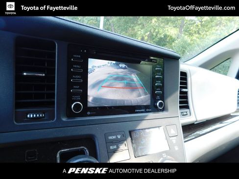Used 2020 Toyota Sienna XLE w/ XLE Navigation Package FWD image 5