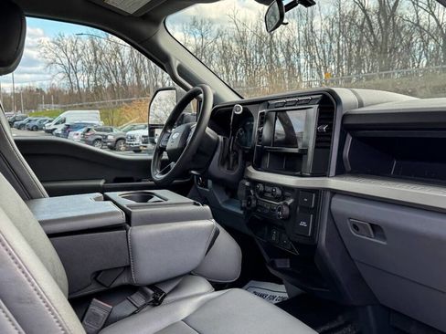 Used 2023 Ford F550 2WD Crew Cab Super Duty image 15