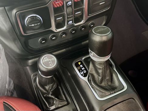 Used 2021 Jeep Gladiator Sport AWD/4WD image 17