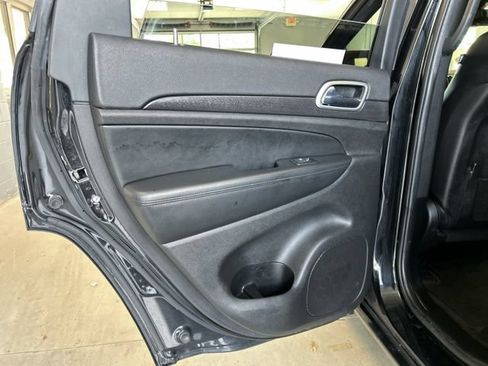 Used 2018 Jeep Grand Cherokee Altitude AWD/4WD image 19