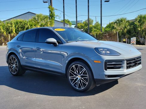 Used 2024 Porsche Cayenne Coupe AWD/4WD image 2