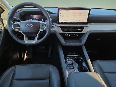 Used 2025 Ford Explorer Active w/ Active Comfort Package RWD image 12