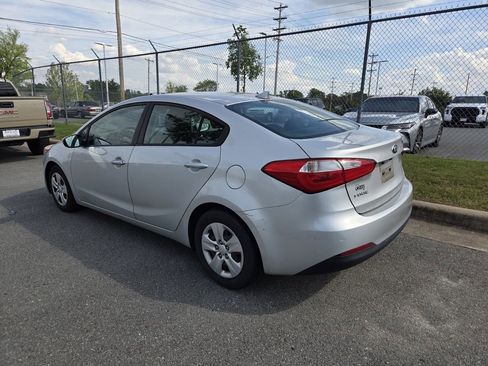 Used 2016 Kia Forte LX image 4