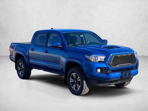 Used 2017 Toyota Tacoma TRD Sport w/ Tow Package (A/T) image 3