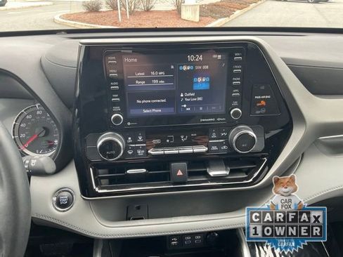 Used 2022 Toyota Highlander LE image 20