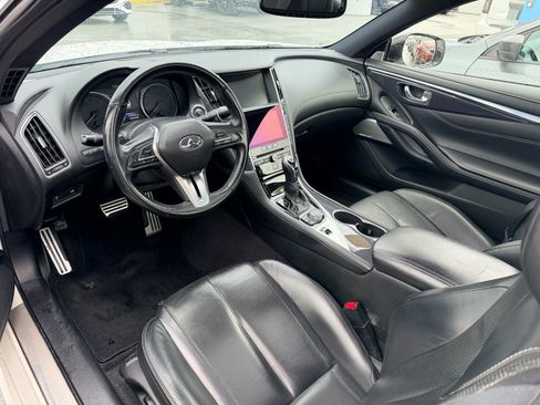 Used 2017 INFINITI Q60 Red Sport 400 image 2