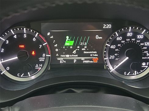 Used 2024 Toyota Highlander LE AWD/4WD image 14
