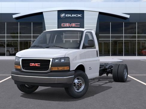 New 2026 GMC Savana 3500 w/ Power Convenience Package RWD image 6