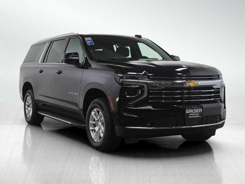 Used 2025 Chevrolet Suburban LT w/ Comfort Package image 7