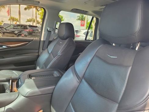 Used 2020 Cadillac Escalade Luxury RWD image 23