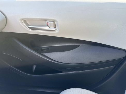 Used 2020 Toyota Corolla LE image 21