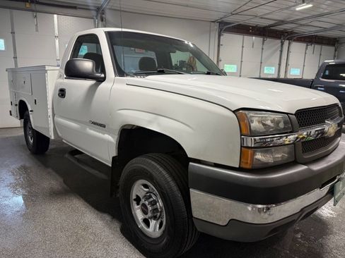 Used 2003 Chevrolet Silverado 2500 4x4 Regular Cab image 3