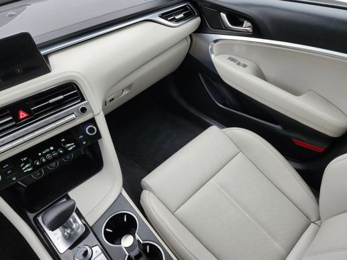 Used 2025 Genesis G70 2.5T image 15