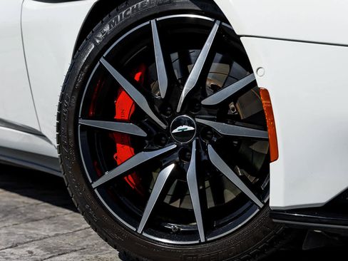 Used 2019 Aston Martin DB11 Volante image 4