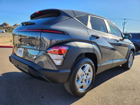 Certified 2025 Hyundai Kona SE image 4