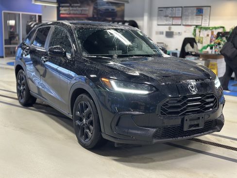 Used 2024 Honda HR-V Sport image 3