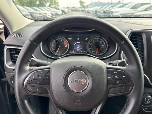 Used 2019 Jeep Cherokee Trailhawk w/ Cold Weather Group AWD/4WD image 15