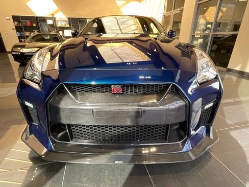 Used 2014 Nissan GT-R Premium image 2