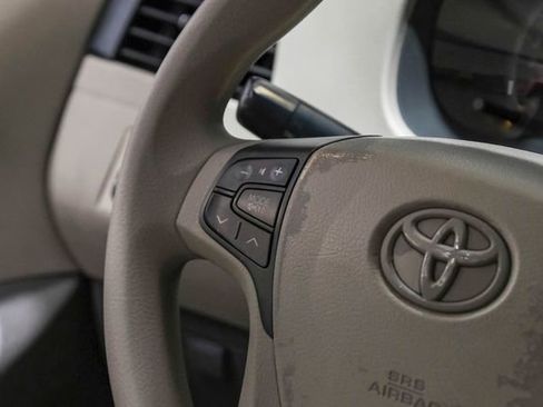 Used 2011 Toyota Sienna LE FWD image 22