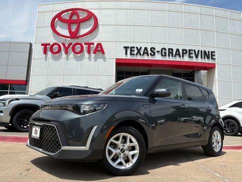 Used 2025 Kia Soul LX w/ LX Technology Package FWD image 2