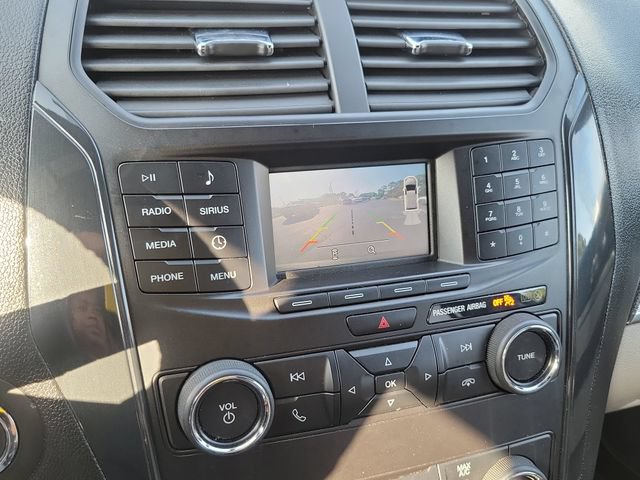 Used 2018 Ford Explorer XLT AWD/4WD image 18