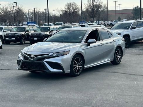 Used 2021 Toyota Camry SE image 8