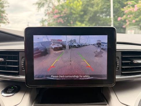 Used 2020 Ford Explorer XLT w/ Equipment Group 202A AWD/4WD image 18